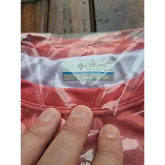 Columbia Women PFG Omni Tidal Tee Red Long Sleeve UPF 50 Small Ombre $50 MSRP - Picture 5 of 5